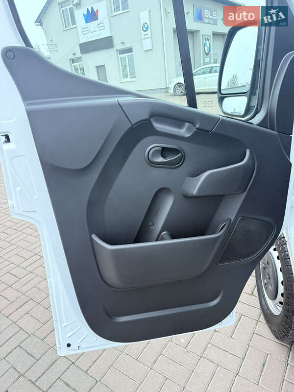 Вантажний фургон Renault Master 2022 в Києві