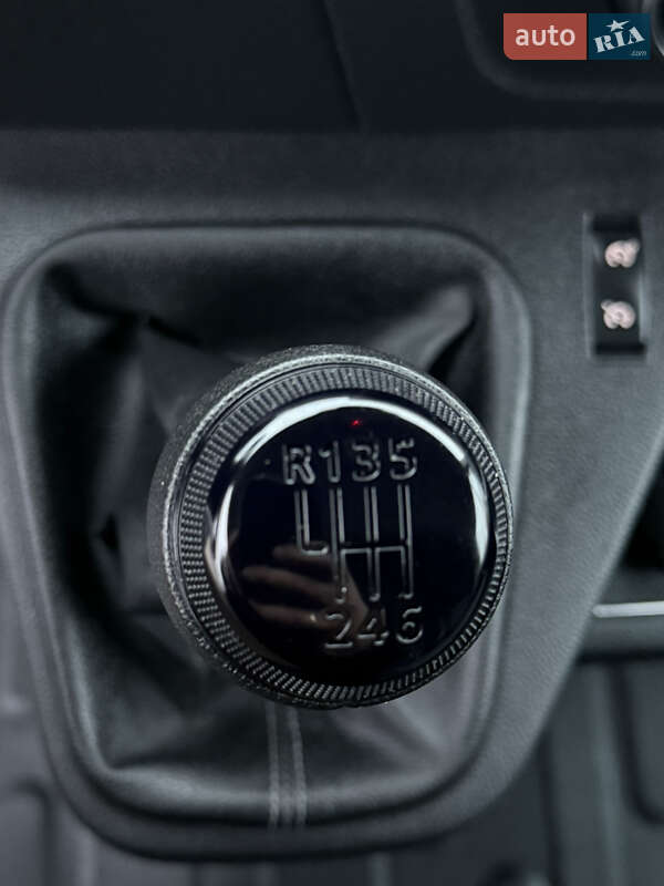 Вантажний фургон Renault Master 2022 в Києві