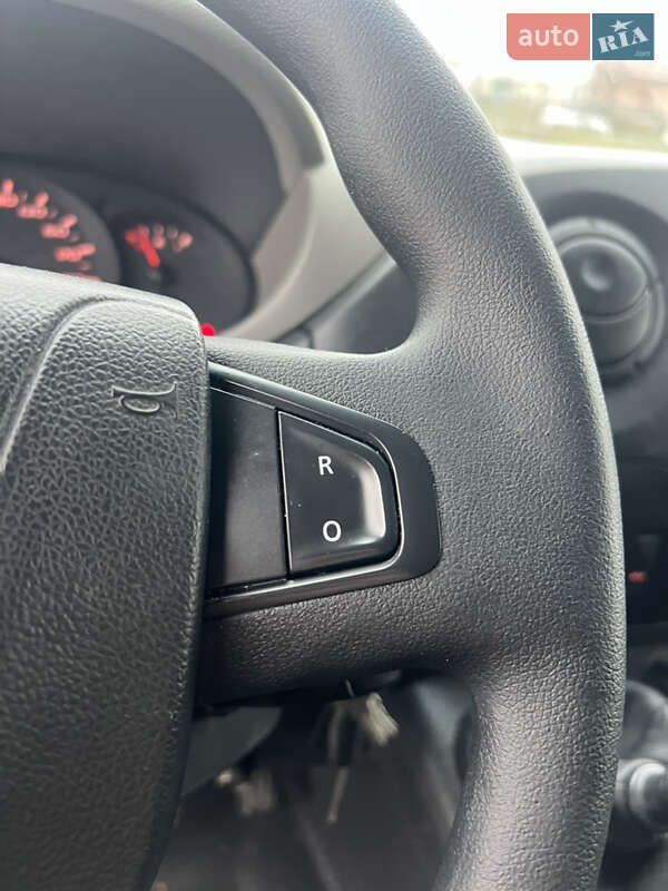 Вантажний фургон Renault Master 2015 в Луцьку