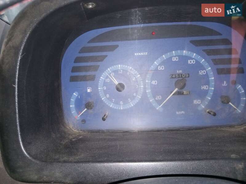 Грузовой фургон Renault Master 2000 в Бурштыне