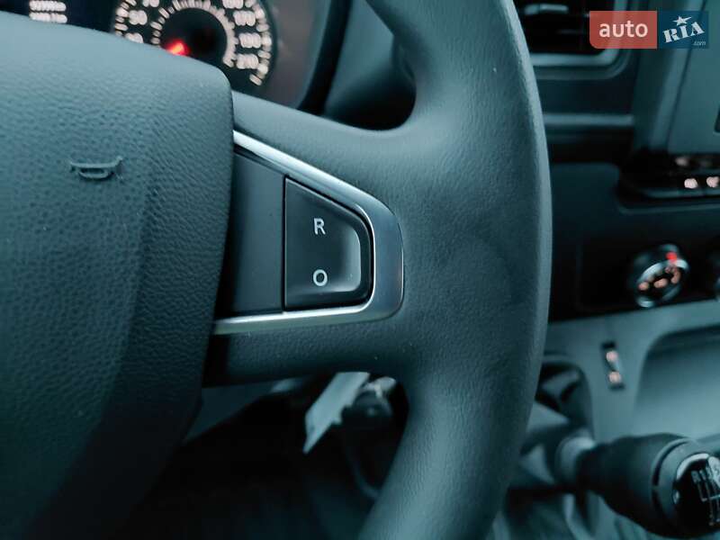 Вантажний фургон Renault Master 2023 в Івано-Франківську