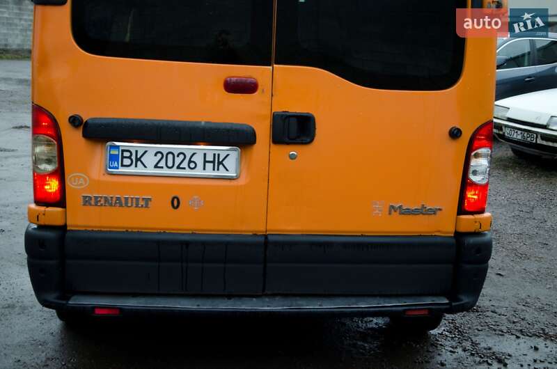 Вантажний фургон Renault Master 2006 в Сарнах