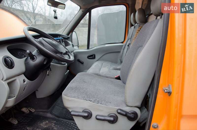 Вантажний фургон Renault Master 2006 в Сарнах