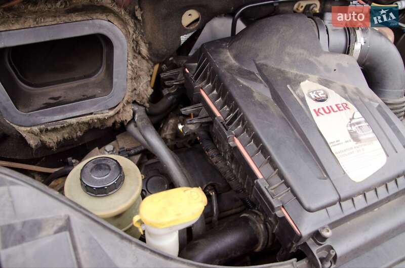 Вантажний фургон Renault Master 2006 в Сарнах