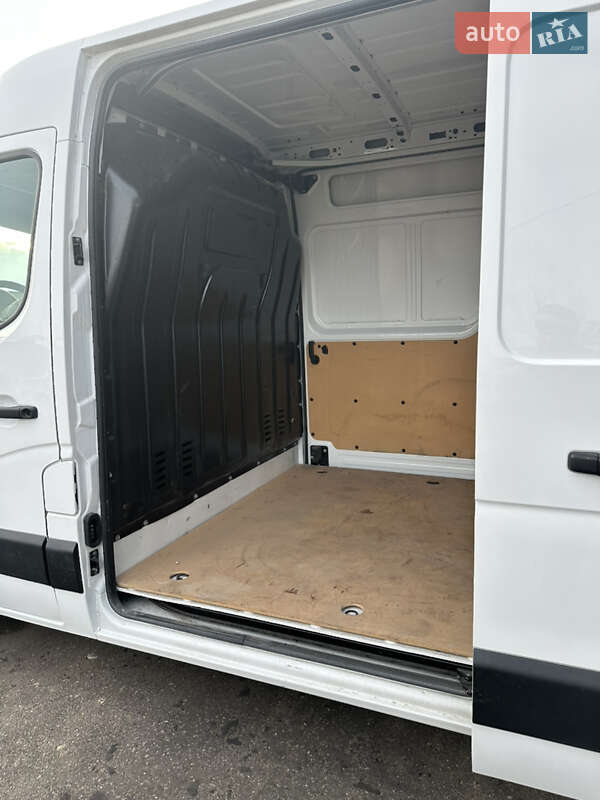 Вантажний фургон Renault Master 2020 в Долині