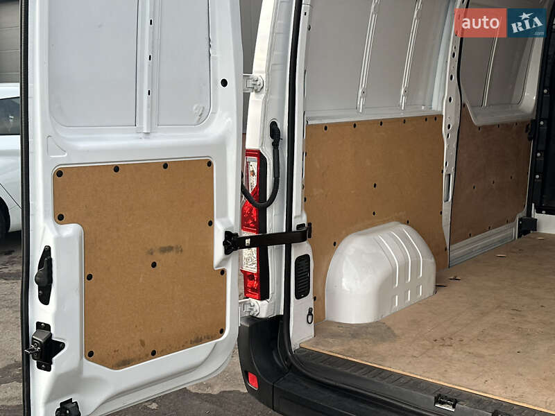Вантажний фургон Renault Master 2020 в Долині