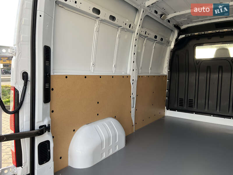 Вантажний фургон Renault Master 2020 в Луцьку