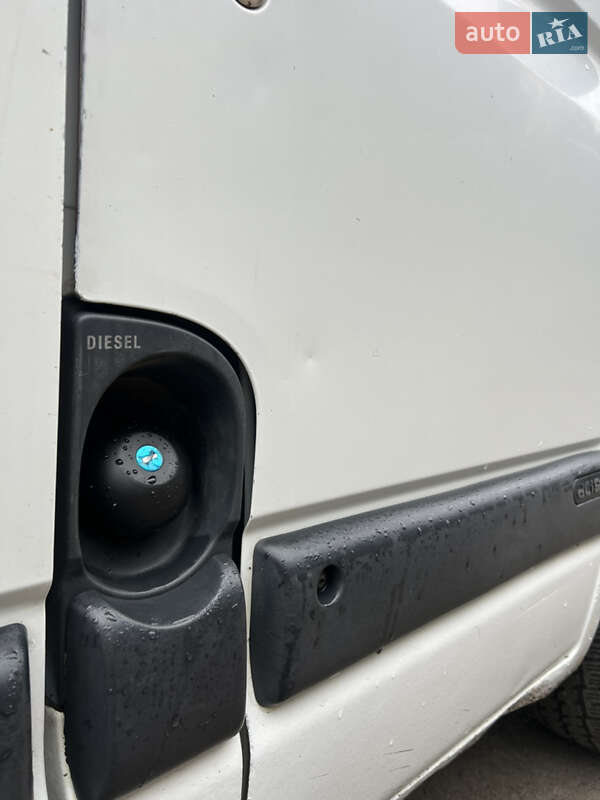 Вантажний фургон Renault Master 2002 в Рівному