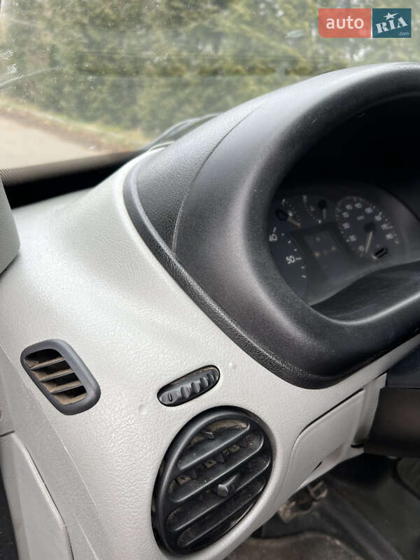 Вантажний фургон Renault Master 2002 в Рівному