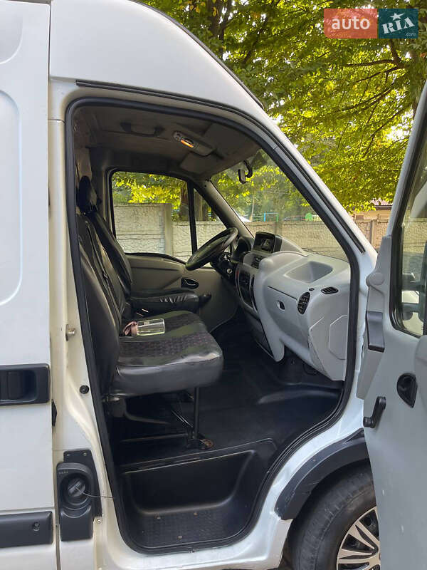 Вантажний фургон Renault Master 2002 в Рівному