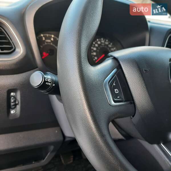 Вантажний фургон Renault Master 2022 в Полтаві