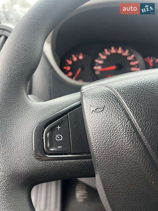 Вантажний фургон Renault Master 2015 в Луцьку