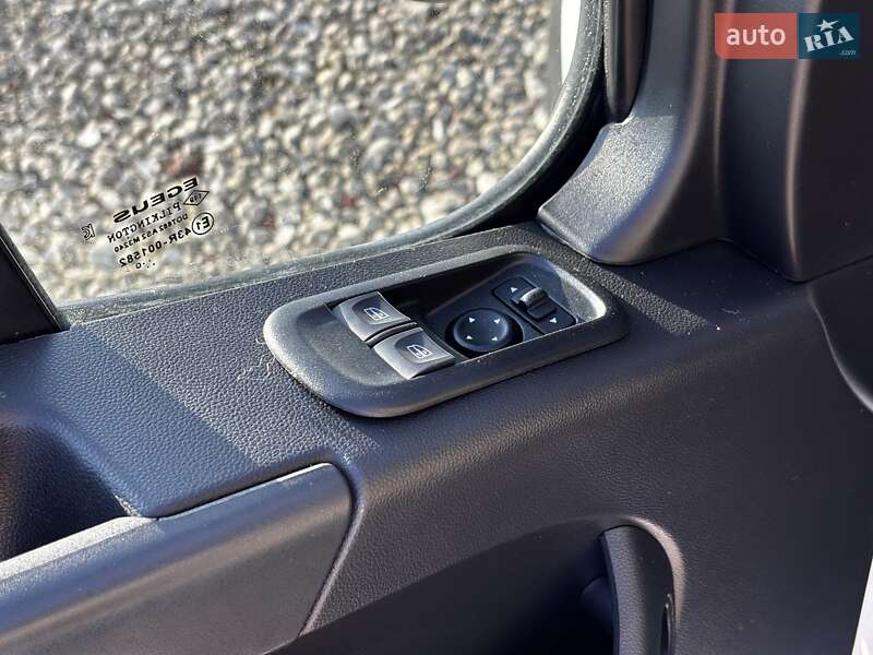 Вантажний фургон Renault Master 2020 в Львові