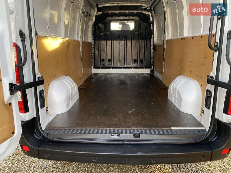 Грузовой фургон Renault Master 2021 в Хусте