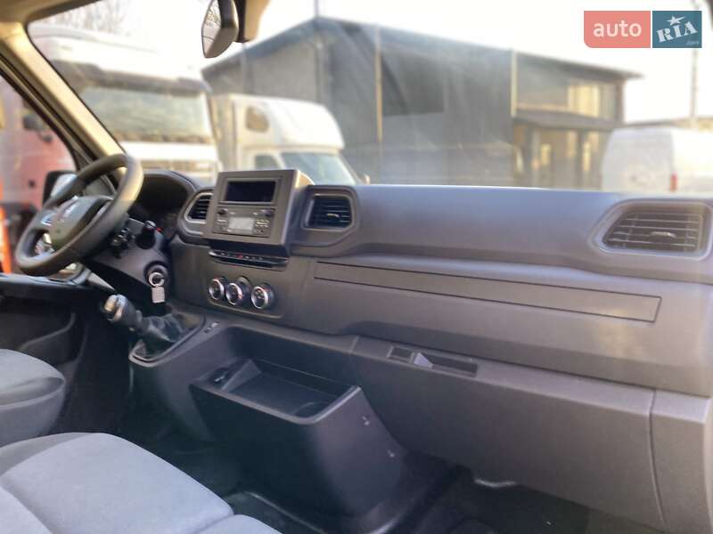 Грузовой фургон Renault Master 2021 в Хусте