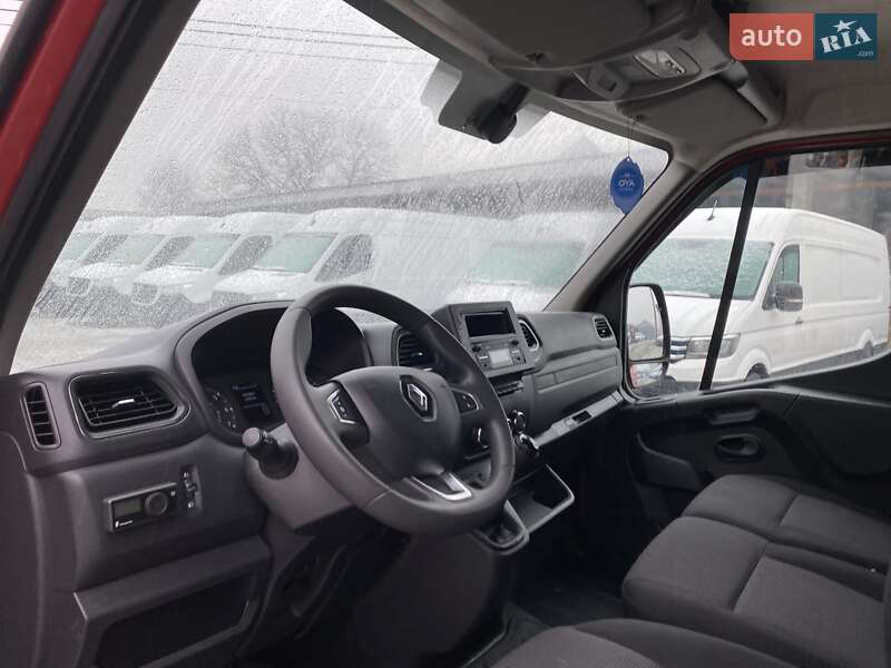 Грузовой фургон Renault Master 2024 в Хусте