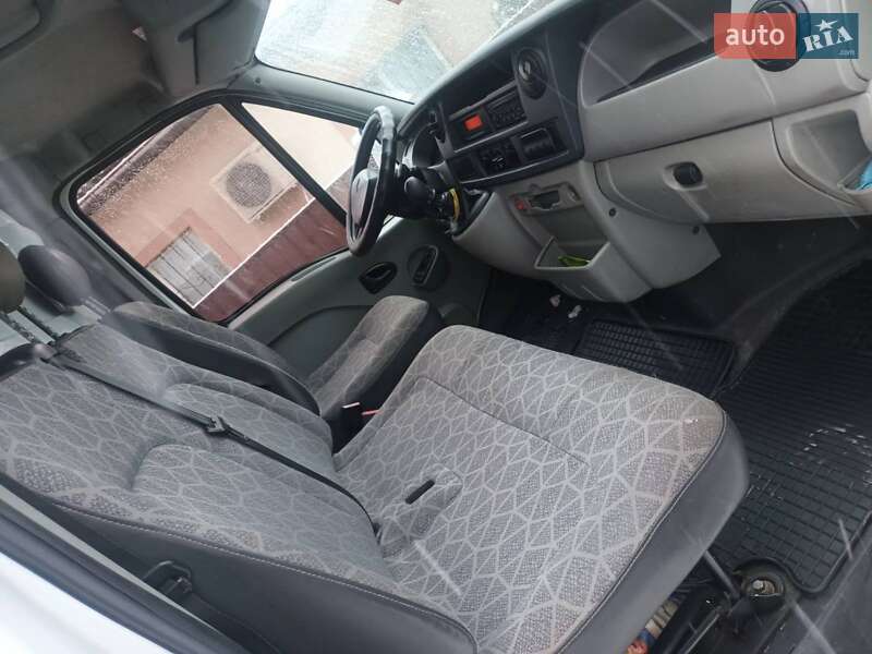 Грузовой фургон Renault Master 2010 в Умани