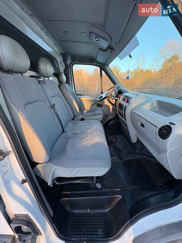 Грузовой фургон Renault Master 2002 в Яворове