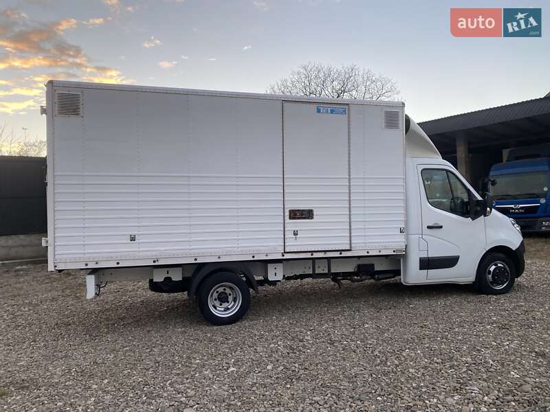 Грузовой фургон Renault Master 2018 в Хусте