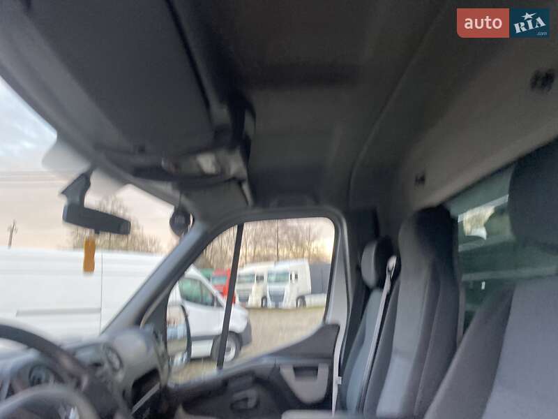 Грузовой фургон Renault Master 2018 в Хусте