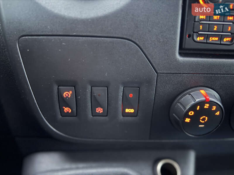 Автовоз Renault Master 2015 в Луцке