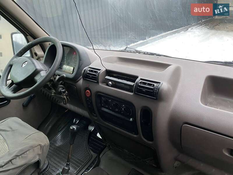 Грузовой фургон Renault Master 2000 в Кропивницком
