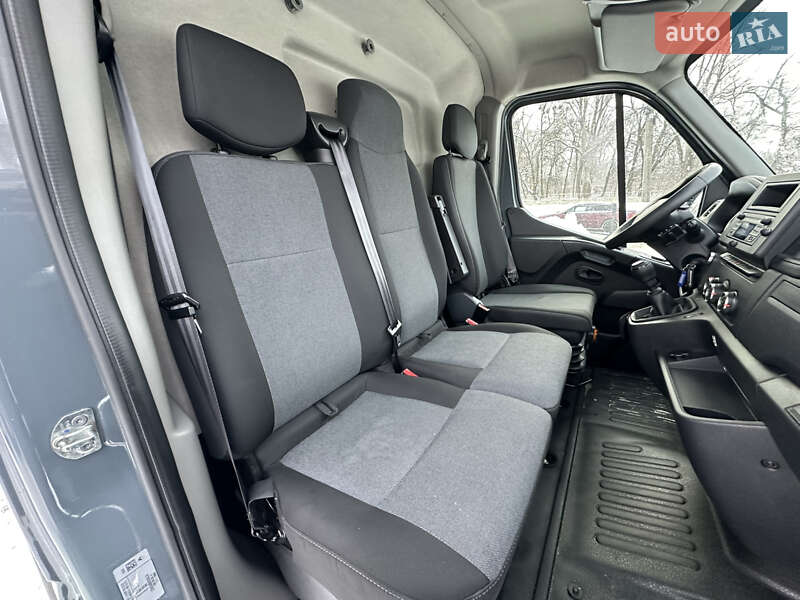 Вантажний фургон Renault Master 2022 в Рівному