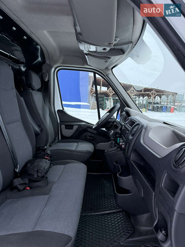 Микроавтобус грузовой (до 3,5т) Renault Master 2017 в Нововолынске