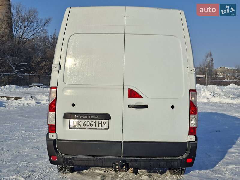 Вантажний фургон Renault Master 2012 в Рівному
