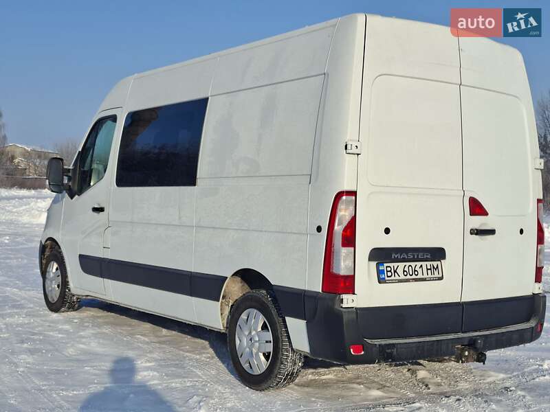 Вантажний фургон Renault Master 2012 в Рівному
