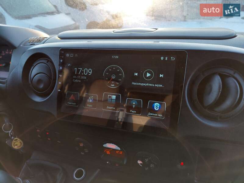 Вантажний фургон Renault Master 2017 в Івано-Франківську