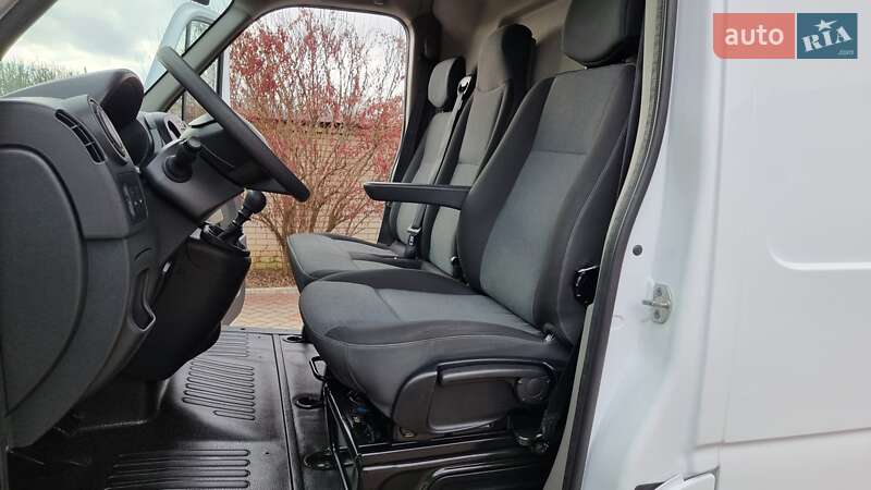 Вантажний фургон Renault Master 2019 в Житомирі