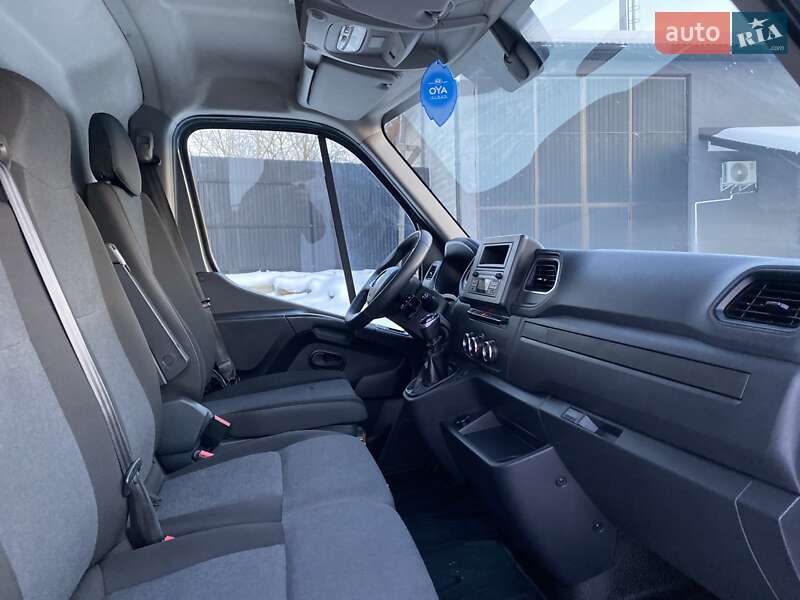 Вантажний фургон Renault Master 2021 в Хусті