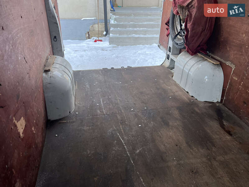 Грузовой фургон Renault Master 2008 в Кременце