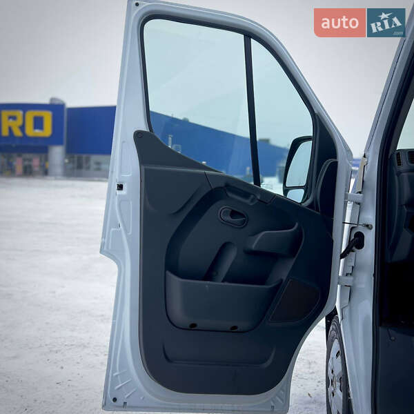 Вантажопасажирський фургон Renault Master 2023 в Києві