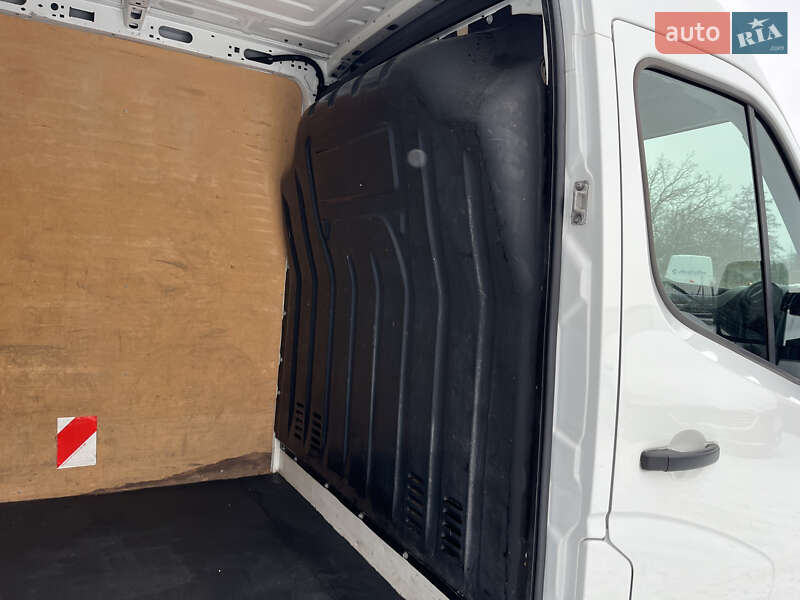 Вантажний фургон Renault Master 2016 в Дубні