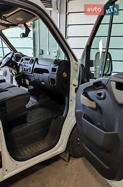 Вантажний фургон Renault Master 2016 в Олександрівці