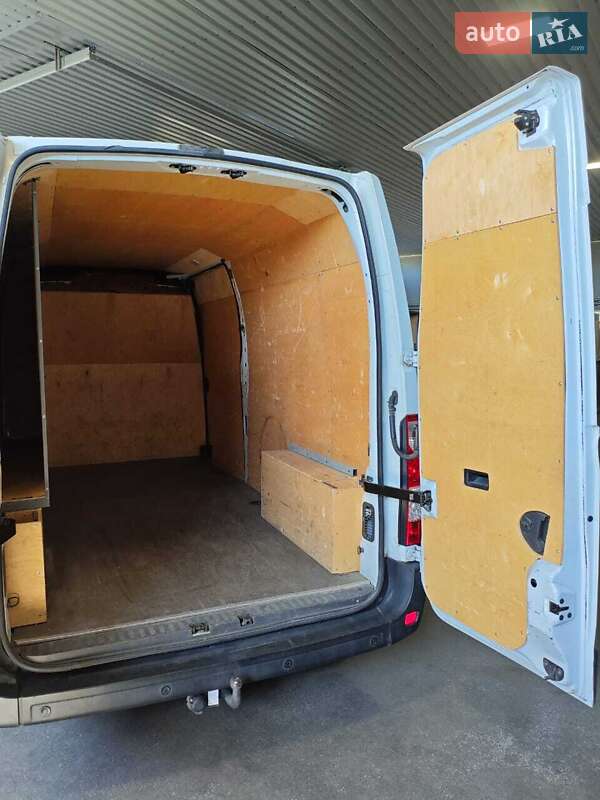 Вантажний фургон Renault Master 2016 в Олександрівці