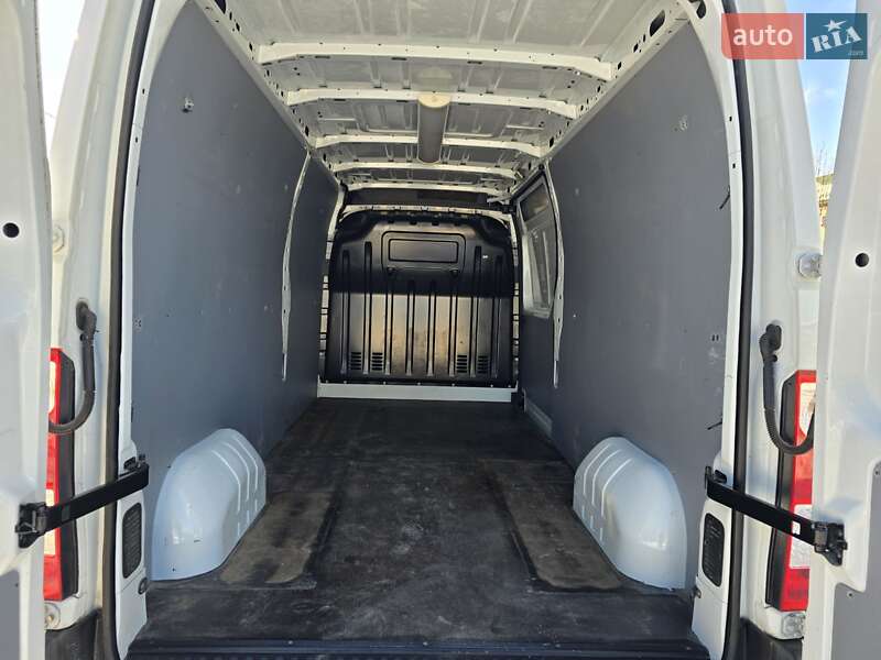 Вантажний фургон Renault Master 2017 в Луцьку