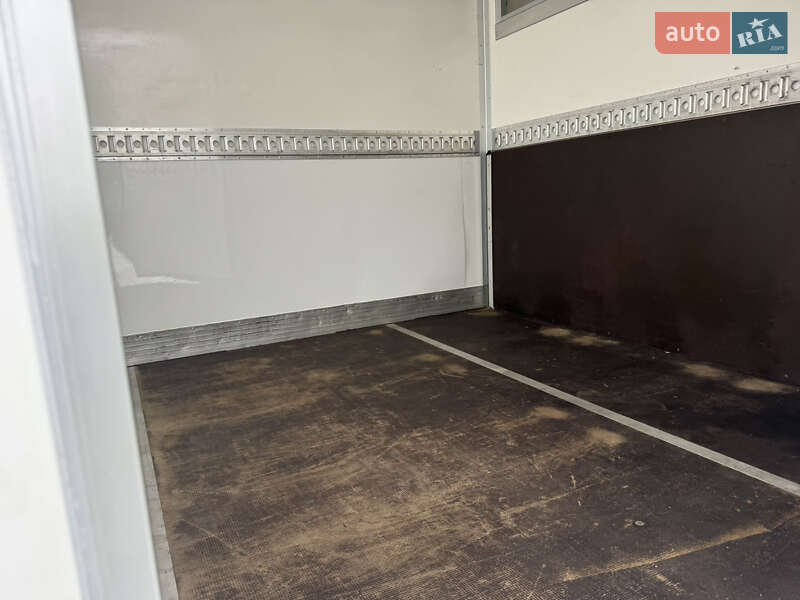 Вантажний фургон Renault Master 2017 в Рівному