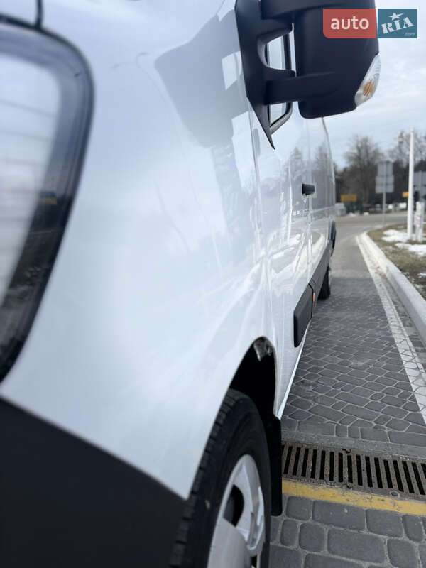 Вантажний фургон Renault Master 2020 в Дніпрі