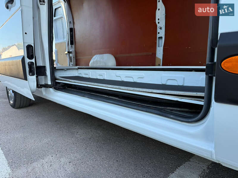 Вантажний фургон Renault Master 2020 в Дніпрі