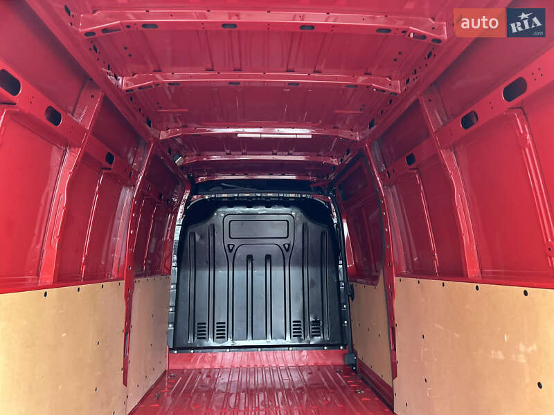 Грузовой фургон Renault Master 2024 в Хусте