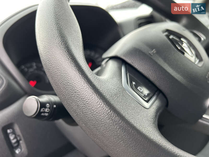 Грузовой фургон Renault Master 2024 в Хусте