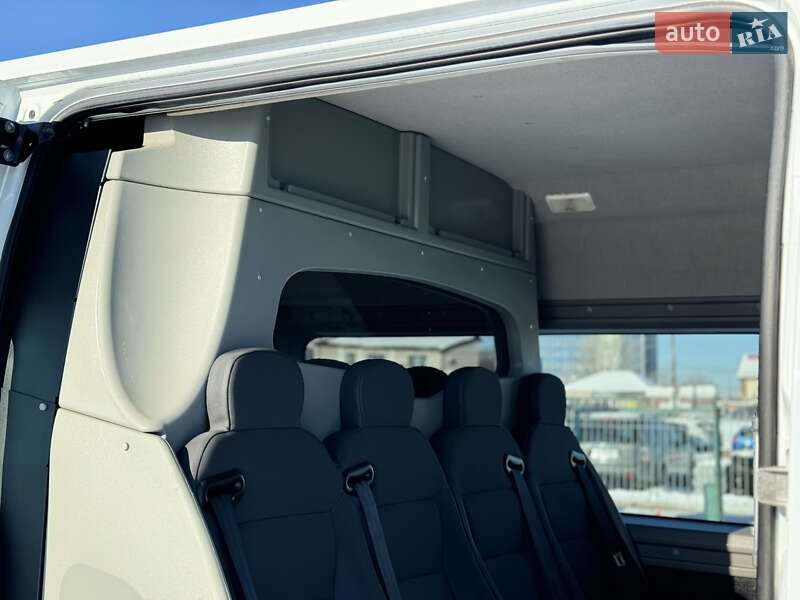 Вантажопасажирський фургон Renault Master 2017 в Києві