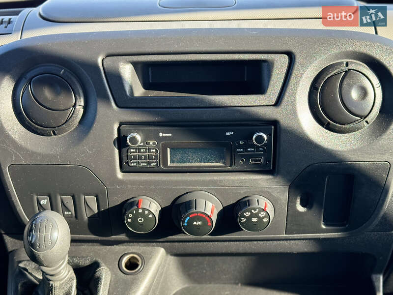 Вантажопасажирський фургон Renault Master 2017 в Києві