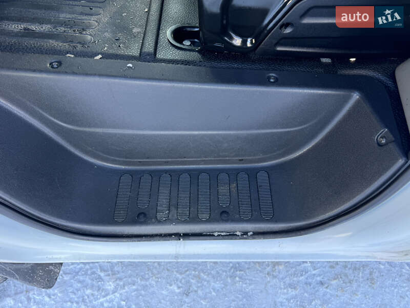 Вантажопасажирський фургон Renault Master 2017 в Києві