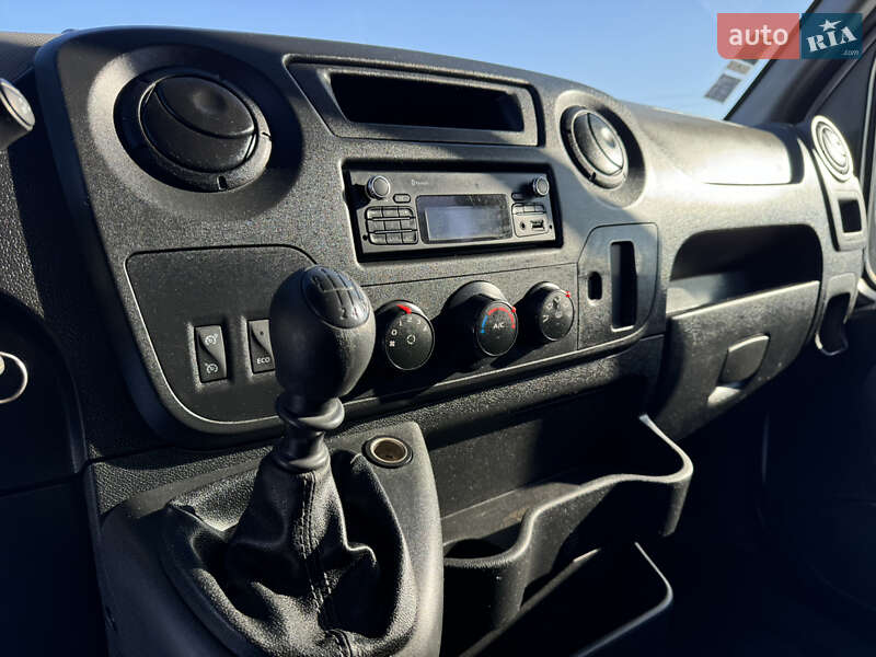 Вантажопасажирський фургон Renault Master 2017 в Києві