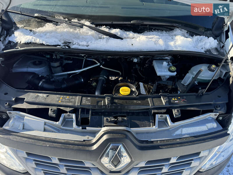 Вантажопасажирський фургон Renault Master 2017 в Києві