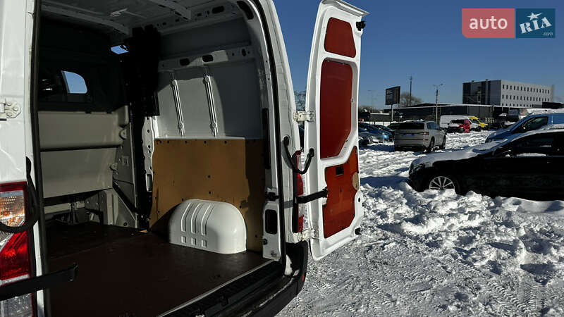 Вантажопасажирський фургон Renault Master 2017 в Києві